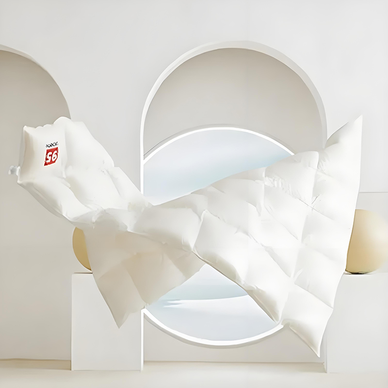 Vysoký obsah prachového peří, nulový tlak, nulový zápach, antibakteriální a proti roztočům, silná zimní výplň přikrývek